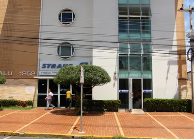 Fachada da Superintendência Municipal de Transportes e Trânsito (Strans)