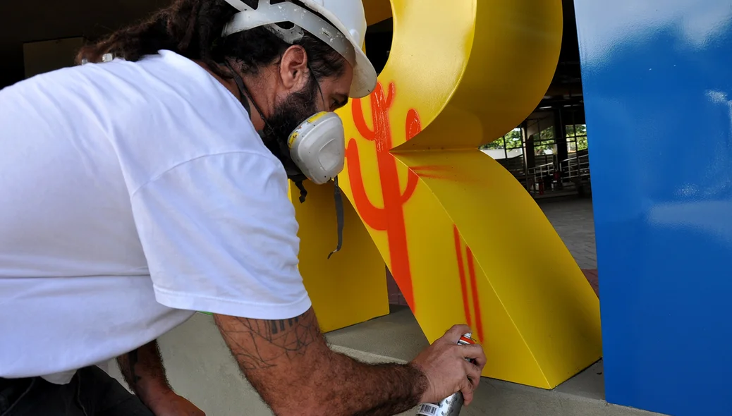 Artista pintando 