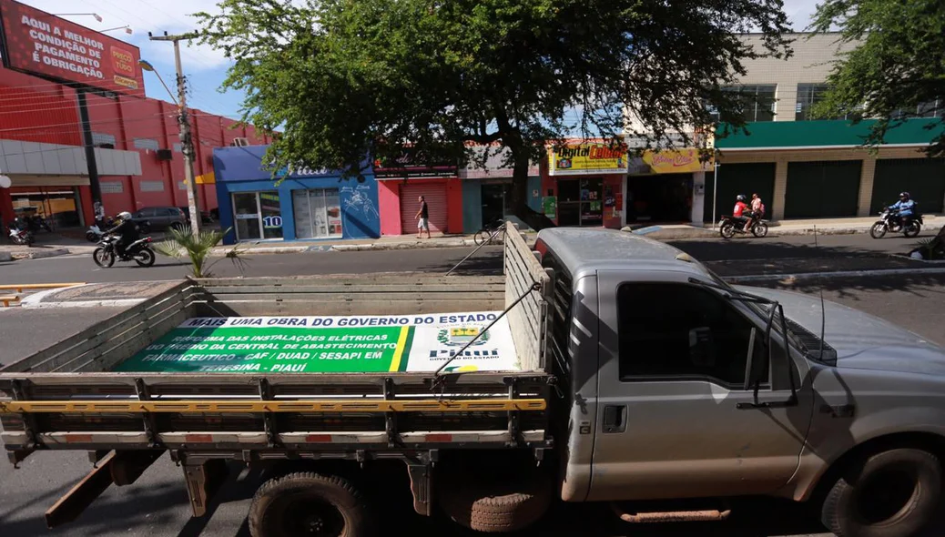 Caminhonete envolvida no acidente na Avenida Principal do Dirceu