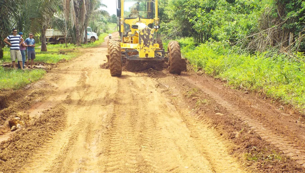 Secretaria de infraestrutura está recuperando a estrada vicinal 