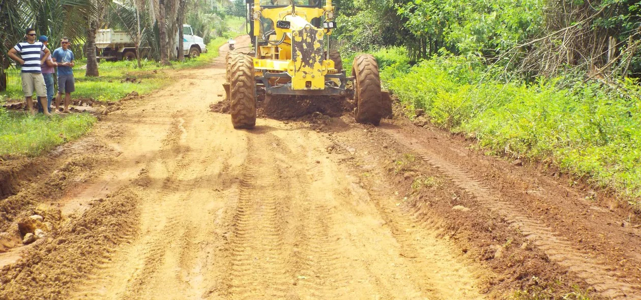 Secretaria de infraestrutura está recuperando a estrada vicinal 