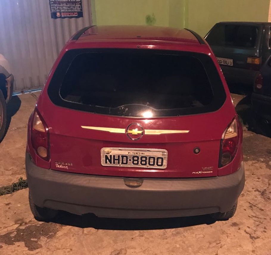 Carro utilizado pelos criminosos