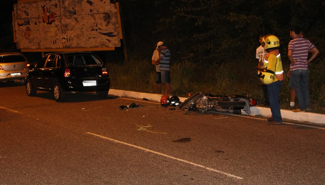 Colisão entre moto e carro em Teresina