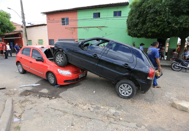 Duas pessoas ficam feridas em acidente em Teresina