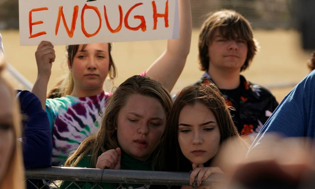 Estudantes se reúnem em protesto contra armas nos Estados Unidos
