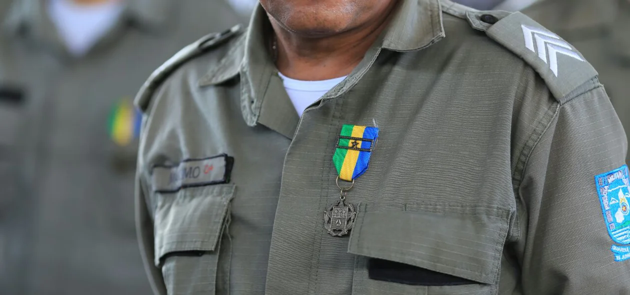 Medalha concedida a oficiais