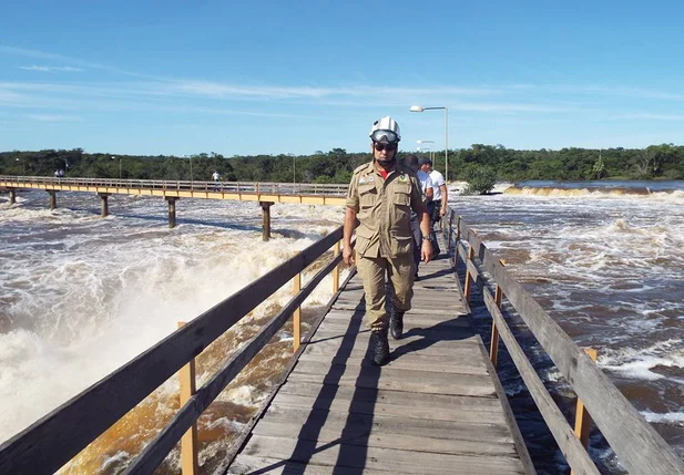 Passarela da Cachoeira do Urubu é liberada pelos bombeiros