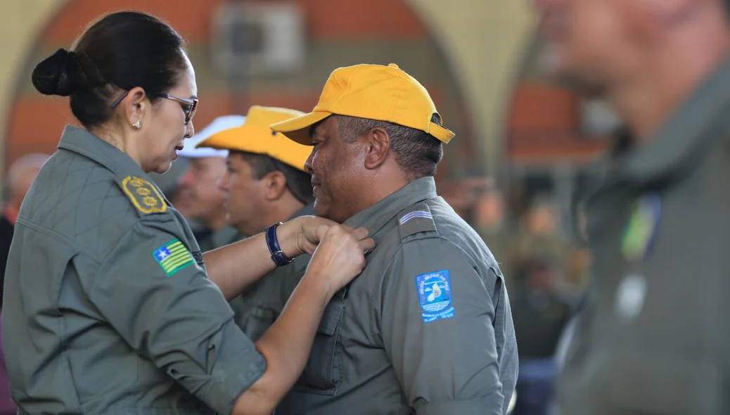 Oficiais recebem medalhas no Quartel do Comando Geral da PM
