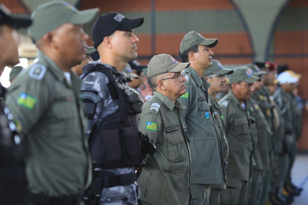 Policiais militares no Quartel do Comando Geral