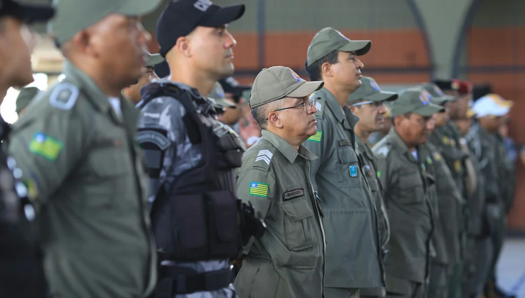 Policiais militares no Quartel do Comando Geral