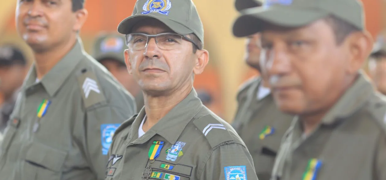 Policiais militares recebem medalhas