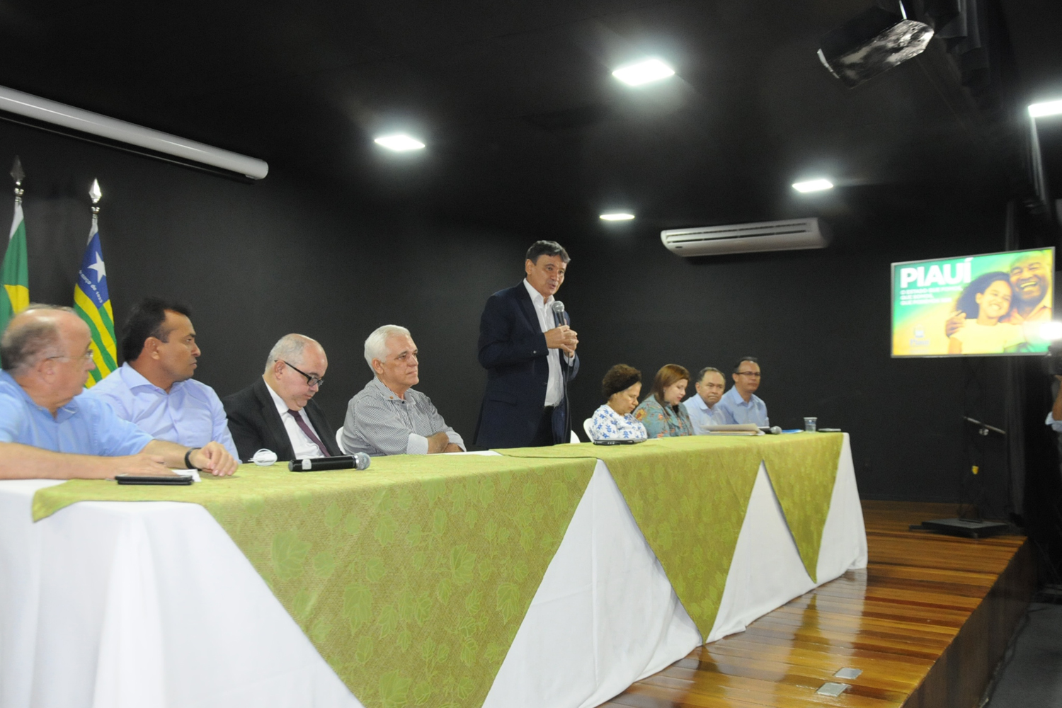 Wellington Dias promoveu encontro com secretários e parlamentares
