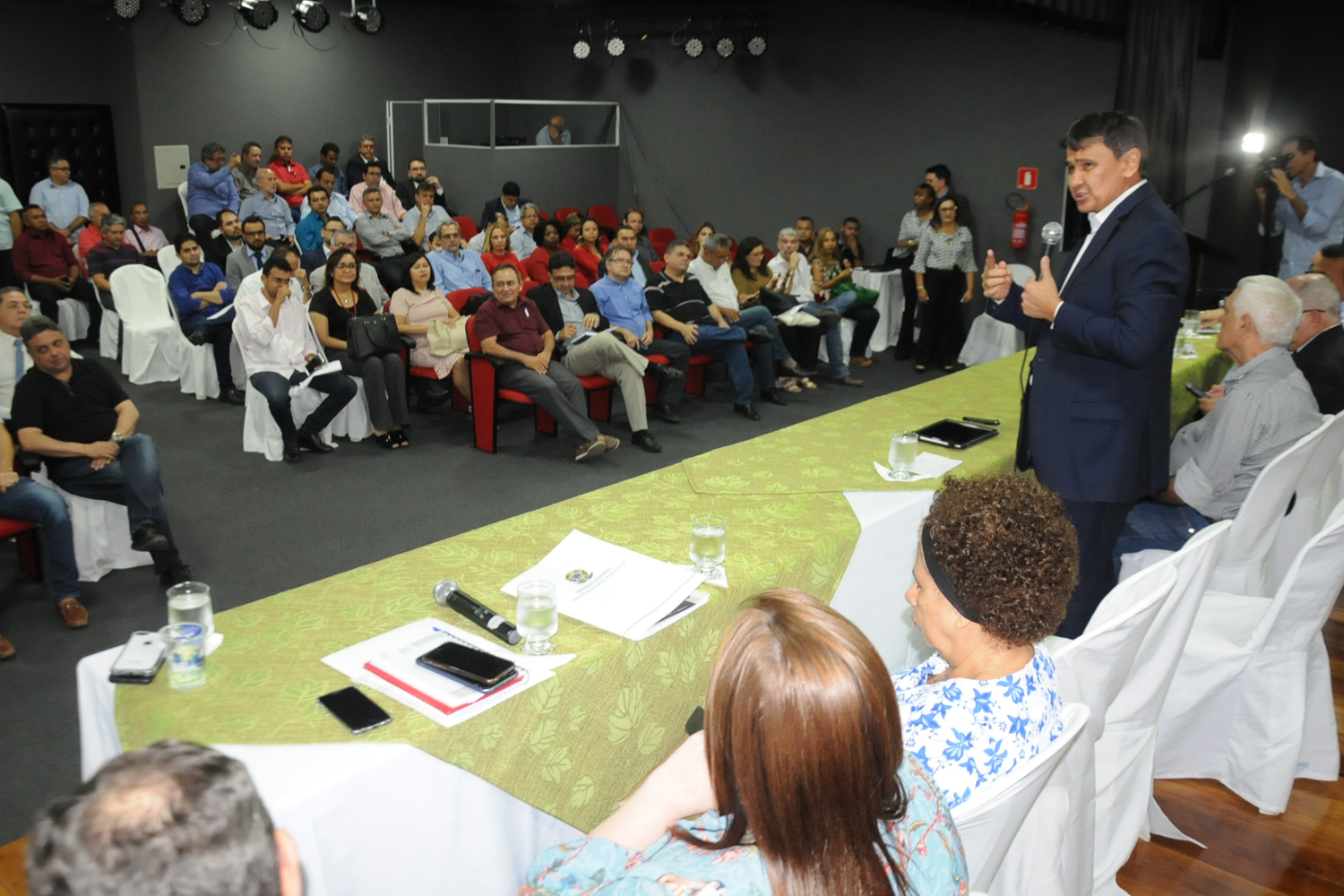 Wellington Dias se reúne com secretários e deputados da base