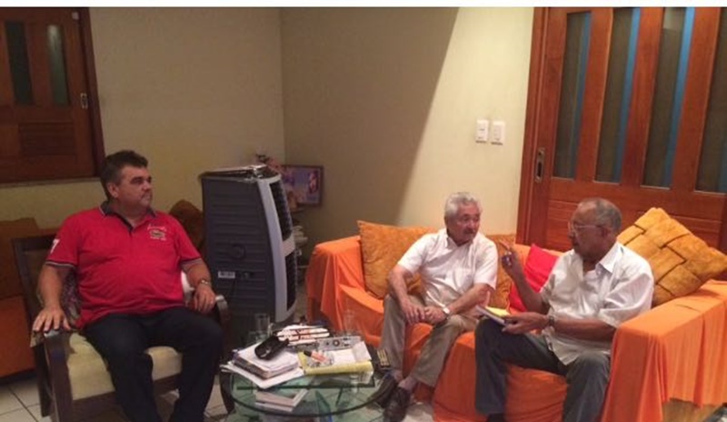 Elmano Férrer e Dr. Pessoa durante diálogo neste sábado