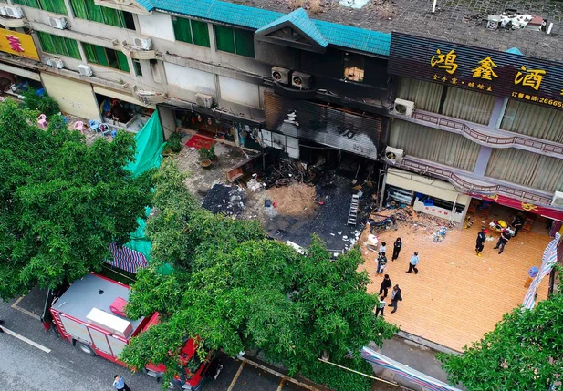 Incêndio em karaokê da China
