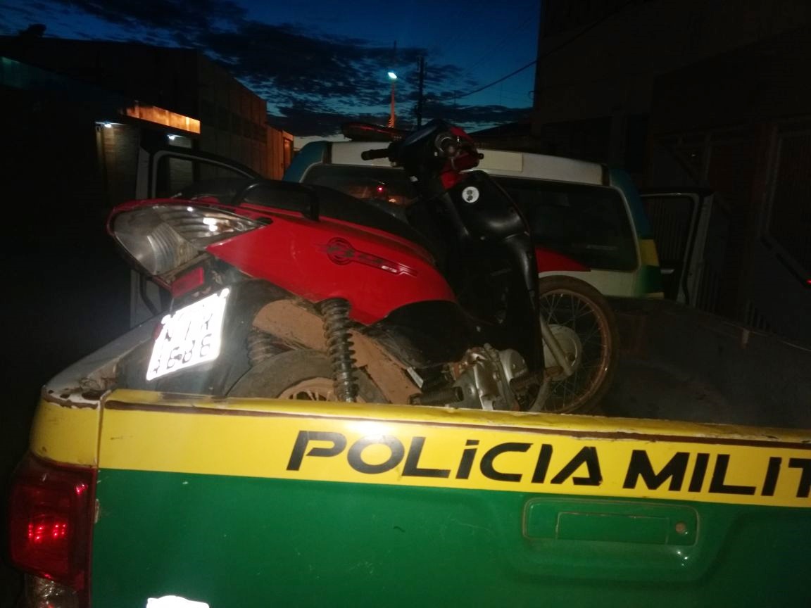 Motocicleta apreendida com a dupla