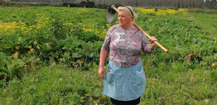 Dolores reis impressiona pela semelhança com Donald Trump