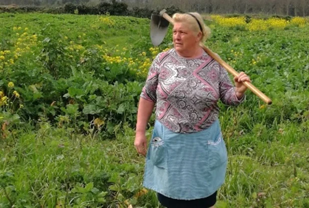 Dolores reis impressiona pela semelhança com Donald Trump