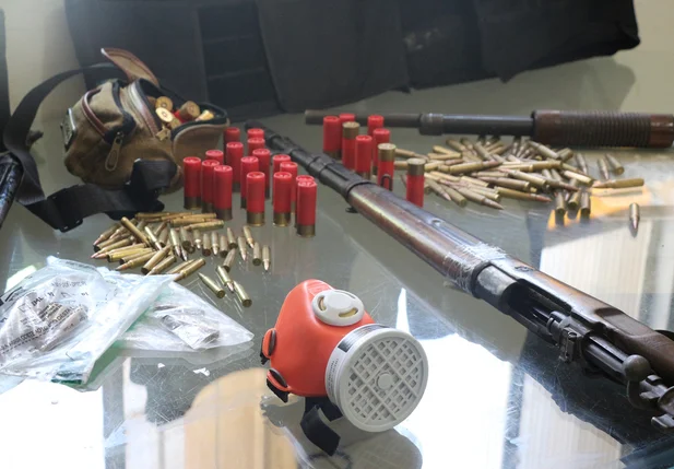  Greco reúne armas e munições apreendidas em Castelo do Piauí