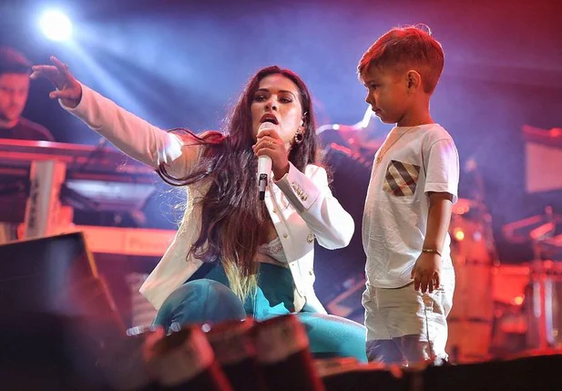 Simone e o filho Henry, de três anos