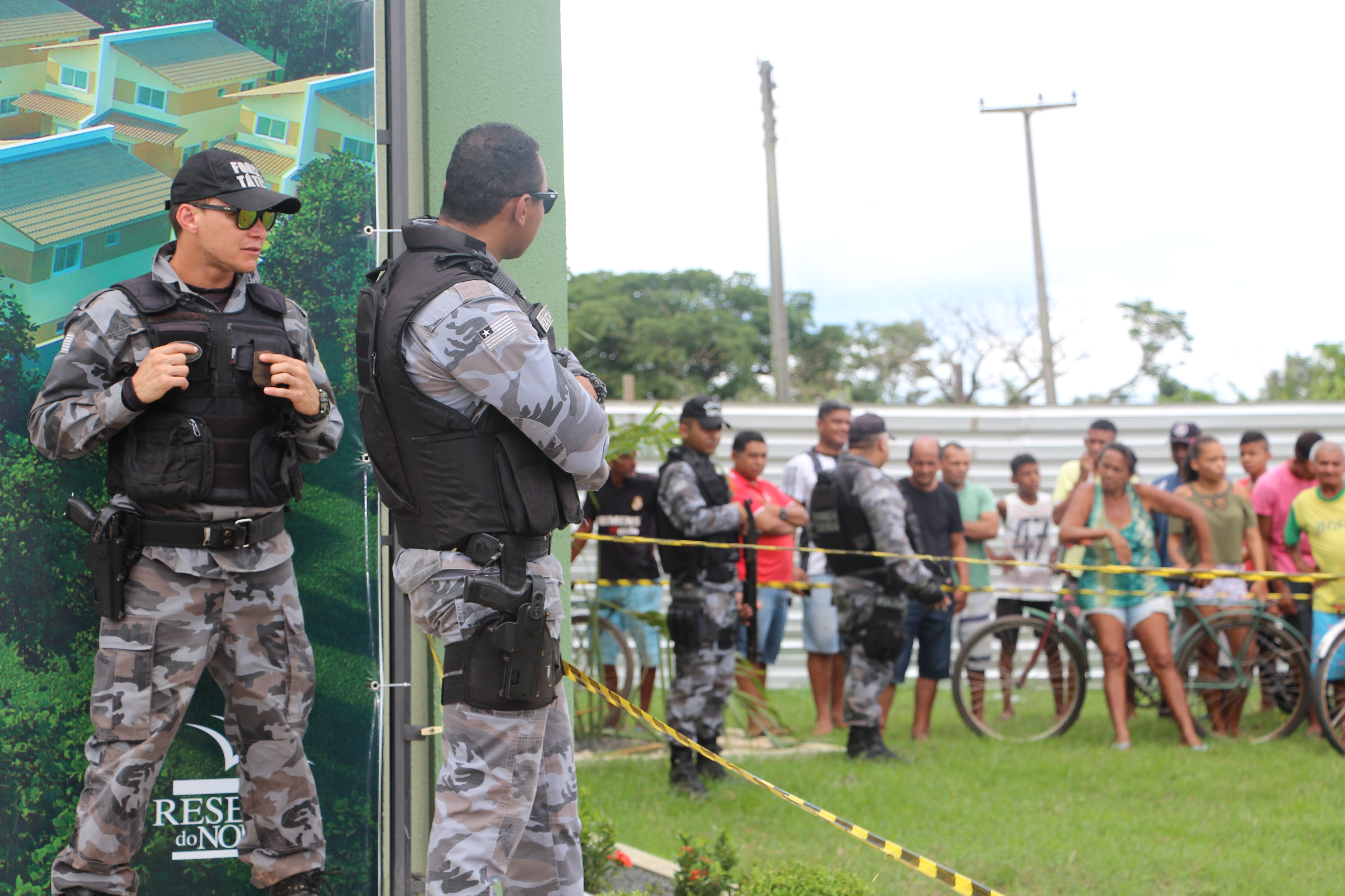 Policiais da Força Tática estiveram no local