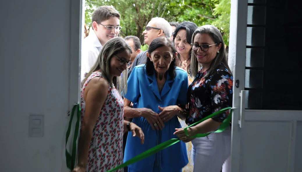 Secretários, familiares e populares inauguraram a sede do CEO  