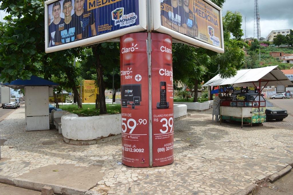 Trailers e quiosques serão retirados da praça Félix Pacheco