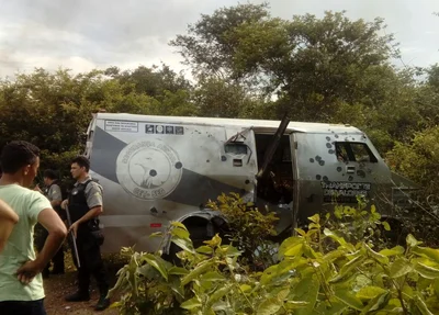 Carro-forte foi metralhado pelos bandidos