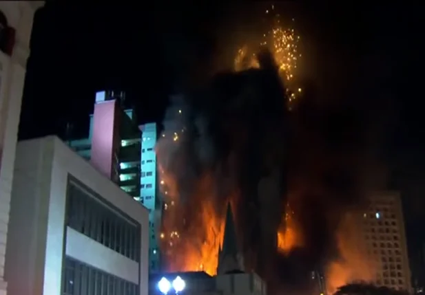 Prédio desaba em São Paulo