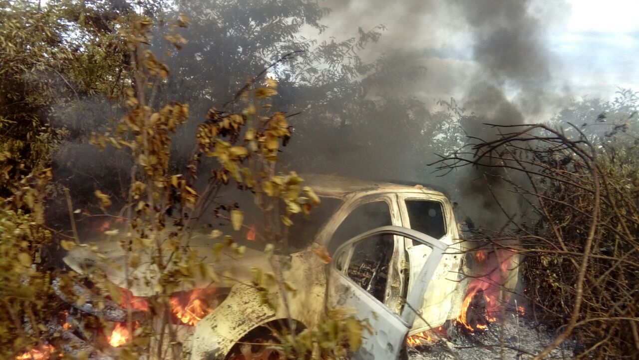 Veículo incendiado
