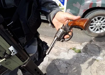 Arma apreendida pela PM em Francisco Ayres 
