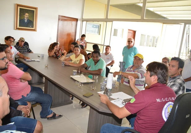 Proprietários de trailers participam de reunião com secretário de Desenvolvimento Econômico