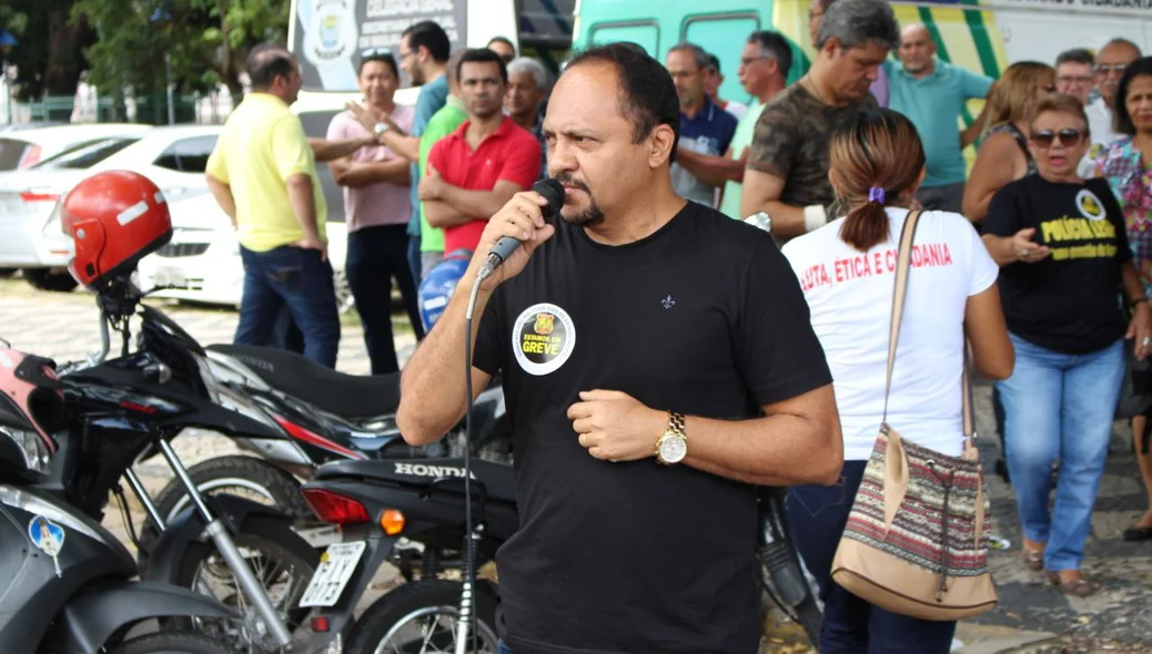 Greve teve início no mês de abril