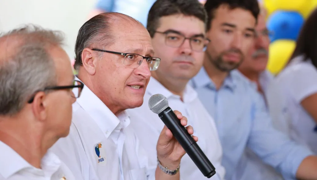 Geraldo Alckmin concede entrevista coletiva
