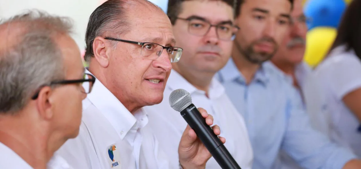 Geraldo Alckmin concede entrevista coletiva