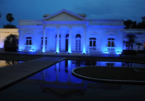Palácio de Karnak ganha nova iluminação