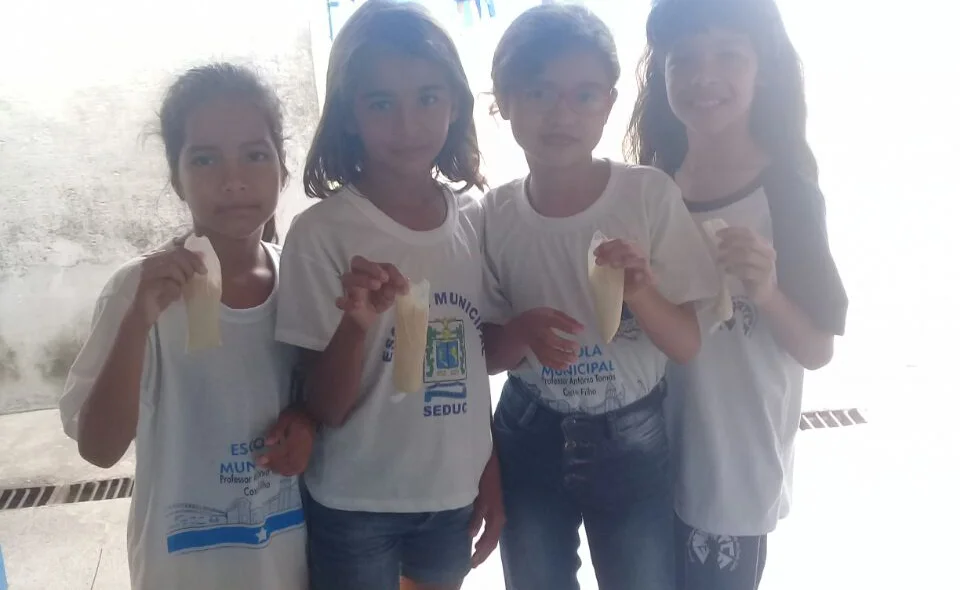 Prefeitura de Parnaíba serve dindim de bolacha salgada como merenda escolar