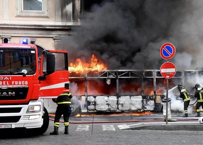 Incêndio em ônibus em Roma
