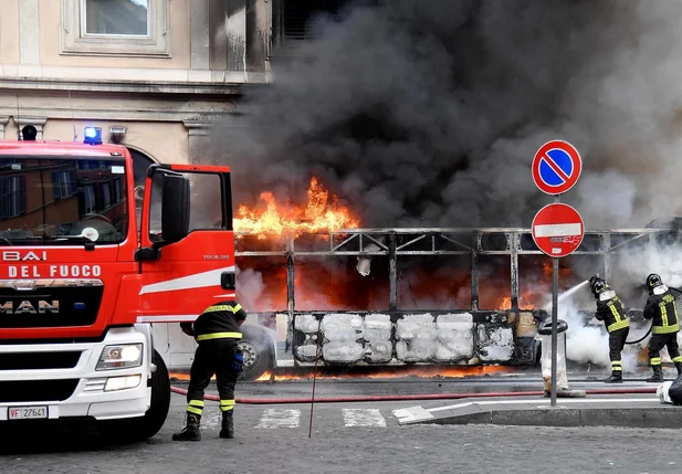 Incêndio em ônibus em Roma