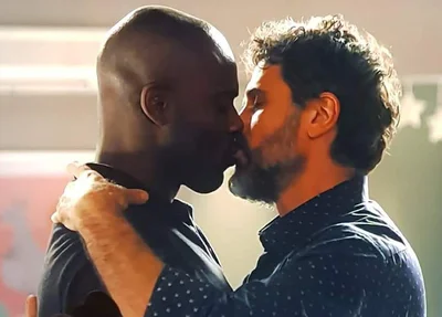 Eriberto Leão e Rafael Zulu protagonizam beijo gay em O Outro Lado do Paraíso