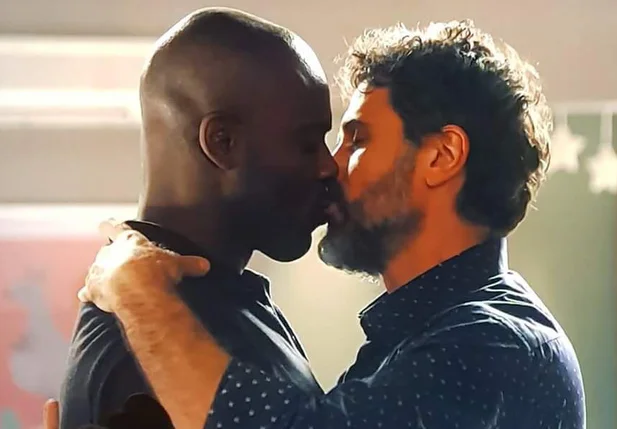 Eriberto Leão e Rafael Zulu protagonizam beijo gay em O Outro Lado do Paraíso