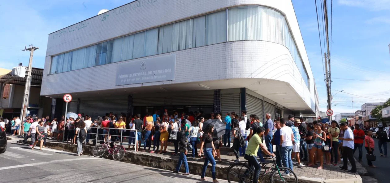 Fila no Fórum Eleitoral de Teresina