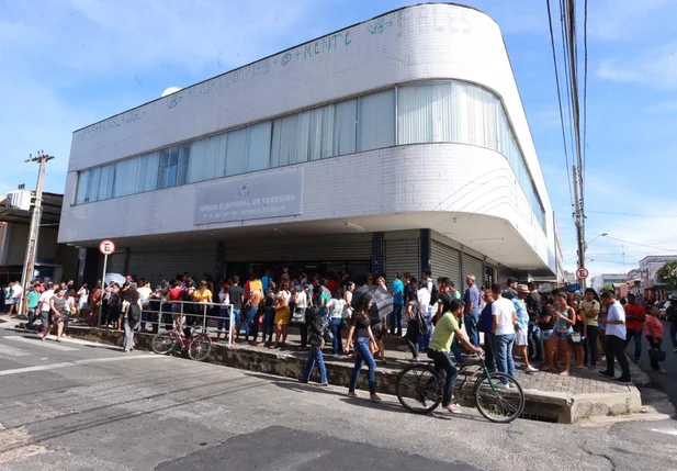 Fila no Fórum Eleitoral de Teresina