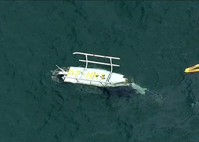 Helicóptero cai na Barra da Tijuca