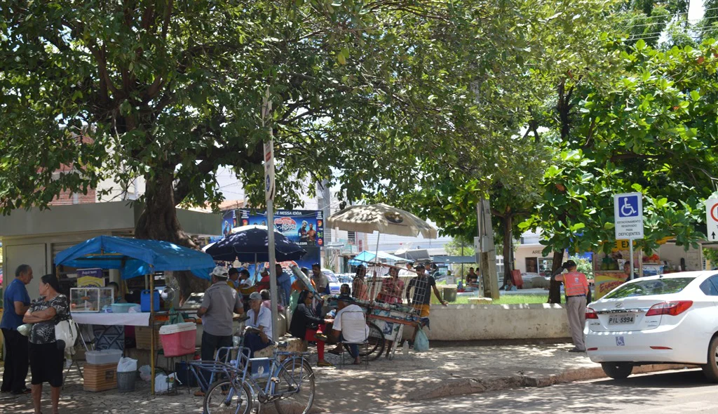 Ambulantes serão retirados da praça Félix Pacheco