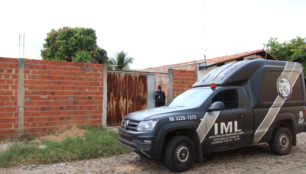 Carro do Instituto Médico Legal