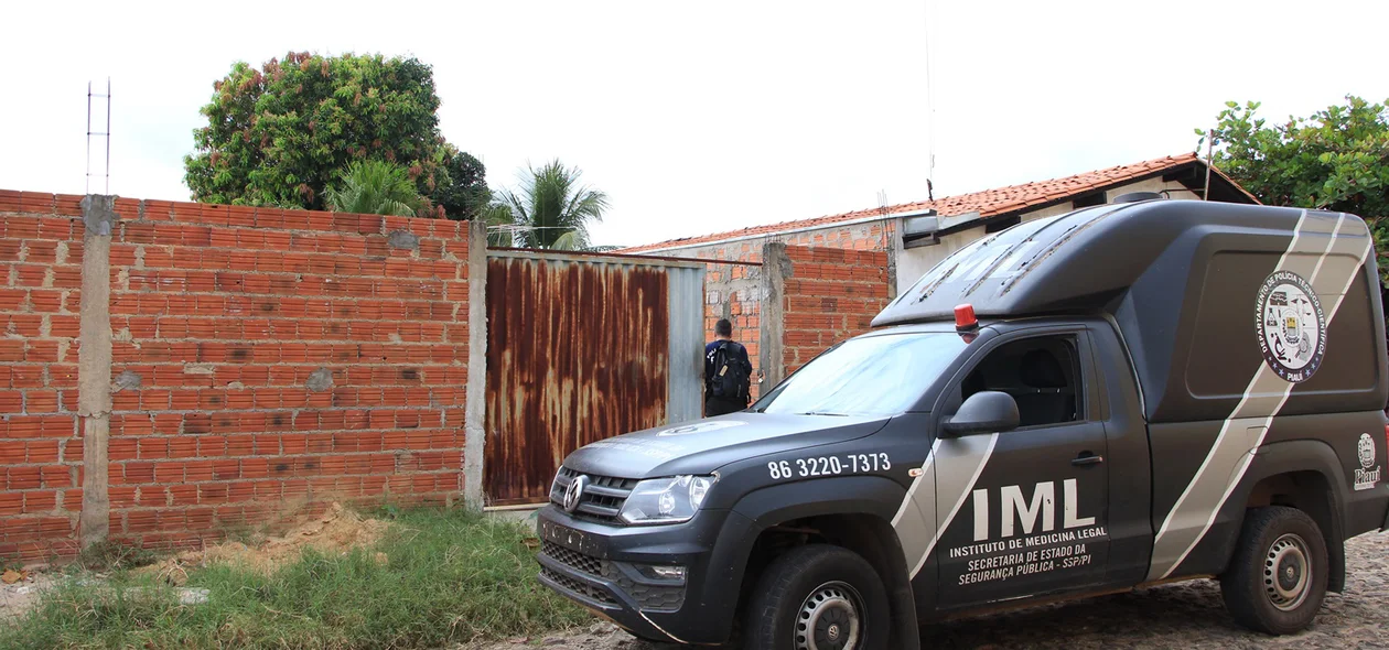Carro do Instituto Médico Legal