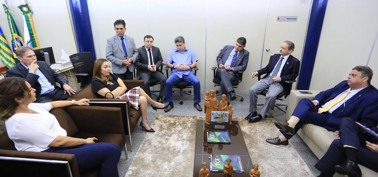 Encontro entre deputados estaduais e conselheiros do TCE
