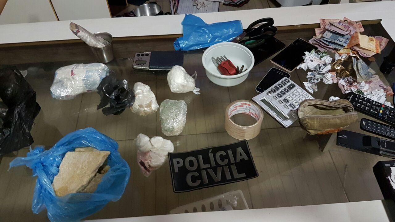 Material apreendido pelos policiais