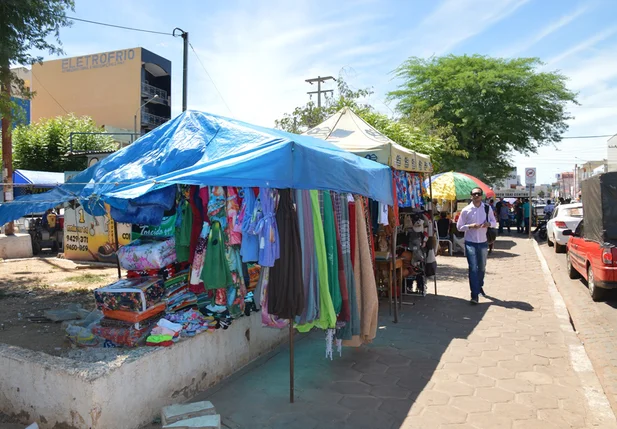 Vendedores ambulantes de Picos serão transferidos para shopping